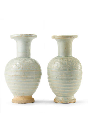 A pair of small Qingbai vases - photo 1