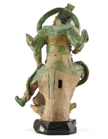 A Sancai glazed cermic figure of a Guandi - Foto 2