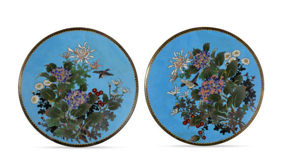 A pair of enamel cloisonné dishes with floral decoration - Foto 1