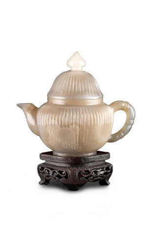 A small agate teapot and cover, with wood base - photo 1