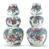 A pair of triple gourd Famille Rose porcelain vases - Foto 1