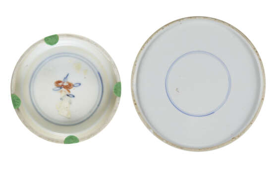 Two Imari porcelain bowls - фото 2
