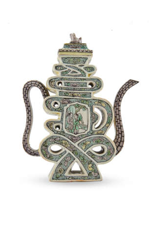 A Famille vert Shou caracter tea pot - фото 2