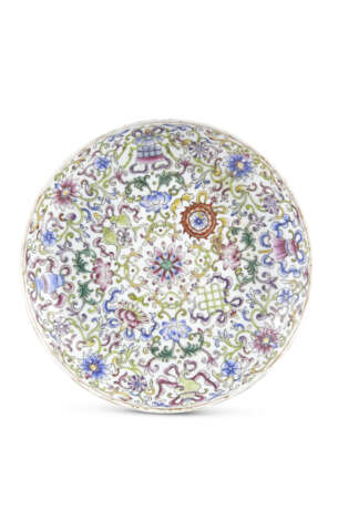 A Famille Rose porcelain dish with flower and buddhist symbols decoration bearing apocryphal Qianlong mark - фото 1