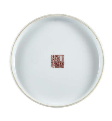 A Famille Rose porcelain dish with flower and buddhist symbols decoration bearing apocryphal Qianlong mark - фото 2