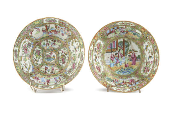A pair of Canton porcelain bowls - фото 2