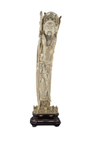 A large ivory figure of a warrior, standing on a wood base - Foto 1