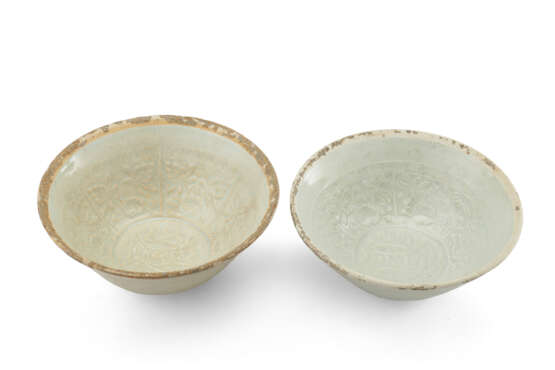 Two Qingbai ceramic flower molded bowls - photo 1