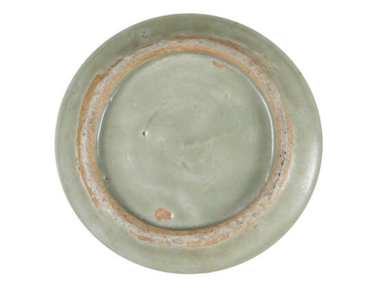 A Longquan celadon glazed dish - фото 2