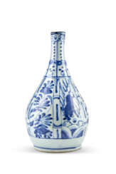 A kraak blue and white bottle porcelain vase decorated with floral motifs
