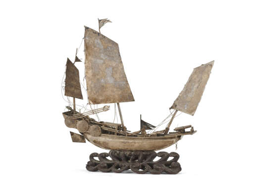 A silver model of a Sampan, wood base - фото 1