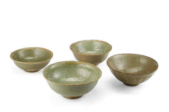 Four Longquan celadon bowls - фото 1