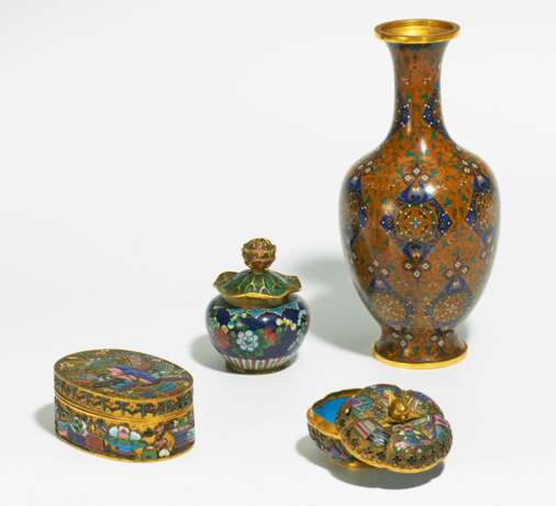 Vase und drei Deckeldosen - фото 1