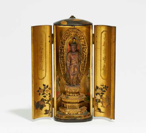Reiseschrein (zushi) des Avalokiteshvara mit zwei Begleitern - Foto 1