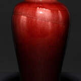 'Langyao'-Vase aus Porzellan mit kupferroter Glasur - photo 1