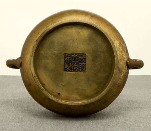 Flach gebauchter Weihrauchbrenner aus Bronze mit zwei seitlichen Handhaben - Foto 2