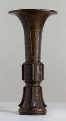 Bronzevase in 'gu'-Form im archaischen Stil