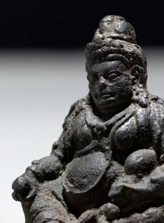 Sehr seltene Eisenfigur des Jambhala, vermutlich mit einem Anteil oder aus Meteoriteisen - фото 2