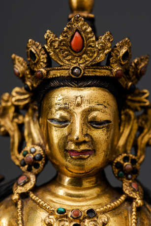 Feine feuervergoldete Bronze des stehenden Maitreya - Foto 2