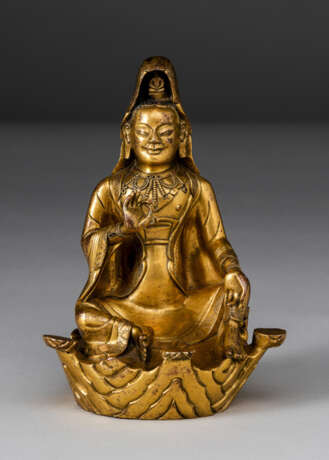 Feuervergoldete Bronze des Guanyin auf dem Berg Potala sitzend - photo 1