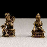 Zwei Miniaturbronzen von Buddha Shakyamuni und Syamatara - photo 1