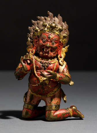 Polychrom gefasste Bronze einer knieenden tantrischen Gottheit - photo 1