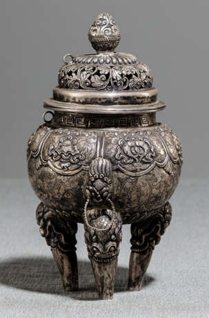 Weihrauchbrenner aus Silber mit buddhistischen Emblemen und floralem Dekor in Relief - Foto 1