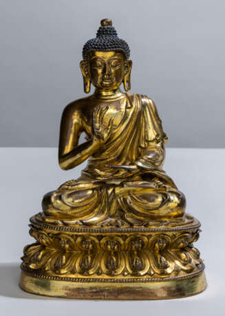Feine feuervergoldete Bronze des Buddha Shakyamuni auf einem Lotos - photo 1
