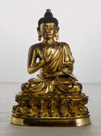 Feine feuervergoldete Bronze des Buddha Shakyamuni auf einem Lotos - photo 2