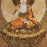 Predigender Buddha Shakyamuni auf einem Felssockel - Foto 1