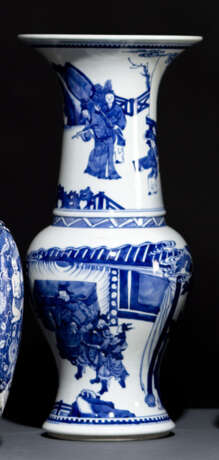 Yenyen-Vase mit figuraler Theaterszene in Unterglasurblau - photo 1
