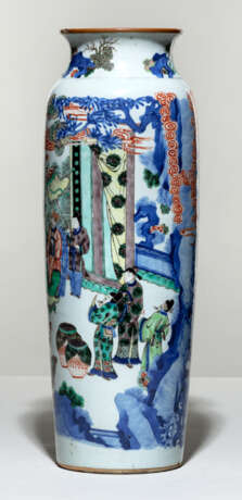 Feine polychrom dekorierte Rouleau-Vase aus Porzellan - photo 3