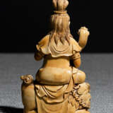 Feine Elfenbeinfigur des Guanyin auf einem Löwen - photo 2