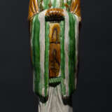 'Sancai'-farben glasierter stehender Hofbeamter aus Irdenware - Foto 1