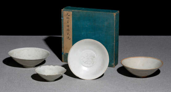 Vier Schalen mit Qingbai-Glasur, teils mit graviertem Dekor - Foto 1