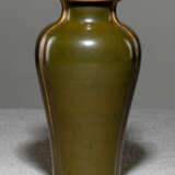 Passig gegliederte Vase aus Porzellan mit Teadust-Glasur - фото 1