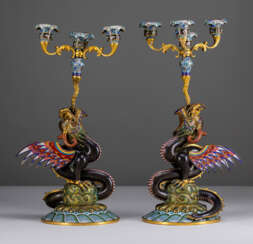 Paar seltene Cloisonné-Kerzenleuchter mit Champlevé-Einlagen