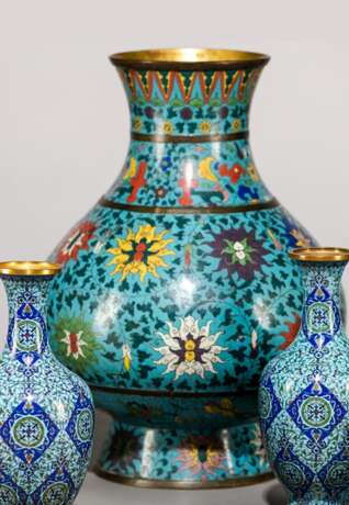 Cloisonné-Vase mit Lotosdekor - photo 1