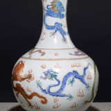 Flaschenvase mit Neun-Drachen-Dekor - фото 1