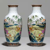 Paar feine 'Famille rose'-Vasen aus Eierschalen-Porzellan - photo 1