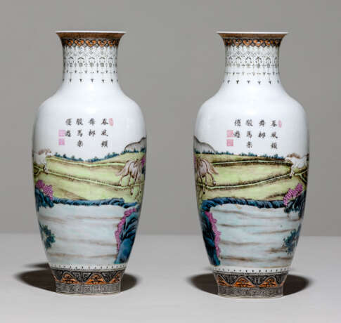 Paar feine 'Famille rose'-Vasen aus Eierschalen-Porzellan - photo 2