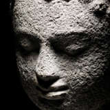 Kopf des Buddha aus Lavagestein - photo 4