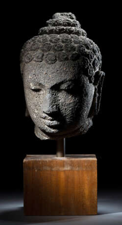 Kopf des Buddha Shakyamuni aus Lavagestein - photo 1