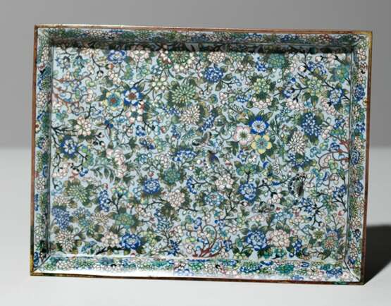 Rechteckiges Cloisonné-Tablett mit 'Mille Fleur'-Dekor - photo 1