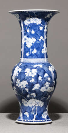 Yenyen-Vase mit Dekor von 'Prunusblüten zwischen geborstenem Eis' - photo 1