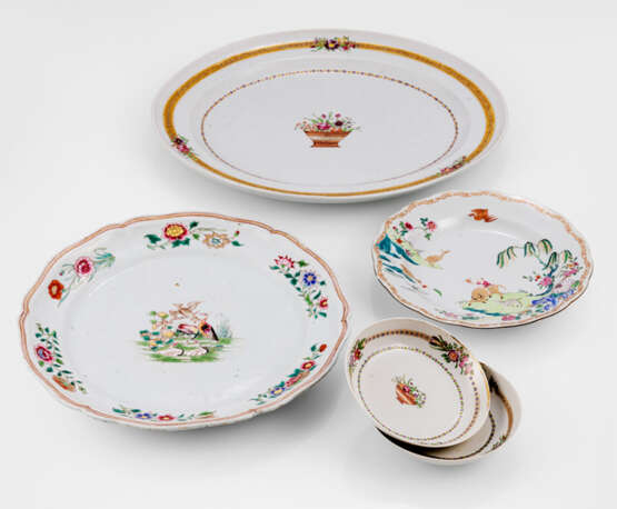 Zwei Platten, zwei Schalen und ein Teller aus Export-Porzellan - photo 1