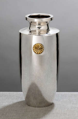 Vase aus Silber mit Dekor einer stilisierten Chrysantheme - Foto 1