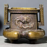 Koro aus Bronze mit Dekor eines Drachens bzw. Phönix und seitlichen Handhaben - Foto 1