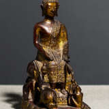 Bronze des Buddha Shakyamuni auf einem Felsen sitzend mit einem Affen und einem Elefanten - Foto 1