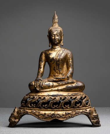 Bronze des Buddha Shakyamuni im Meditationssitz mit goldfarbener Lackfassung - photo 1